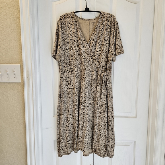 Amazon Essentials Faux Wrap V-Neck Dress – NWT – Size XL – Leopard Print - Picture 2 of 8